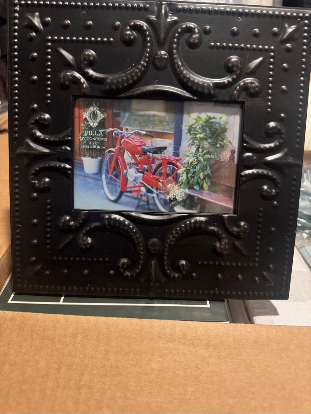 Decorative Photo Frame with Ornate Design